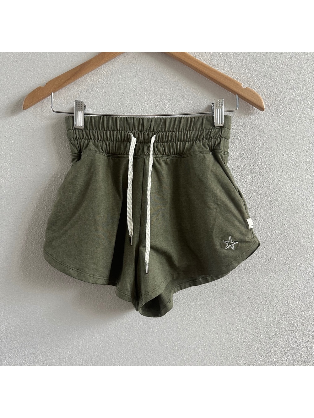Vuori Army Green Shorts Size XS